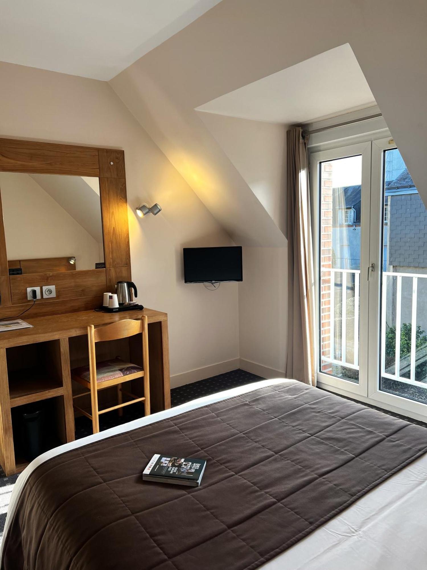 Logis Hotel Restaurant Du Labrador Saint-Benoit-sur-Loire Екстер'єр фото