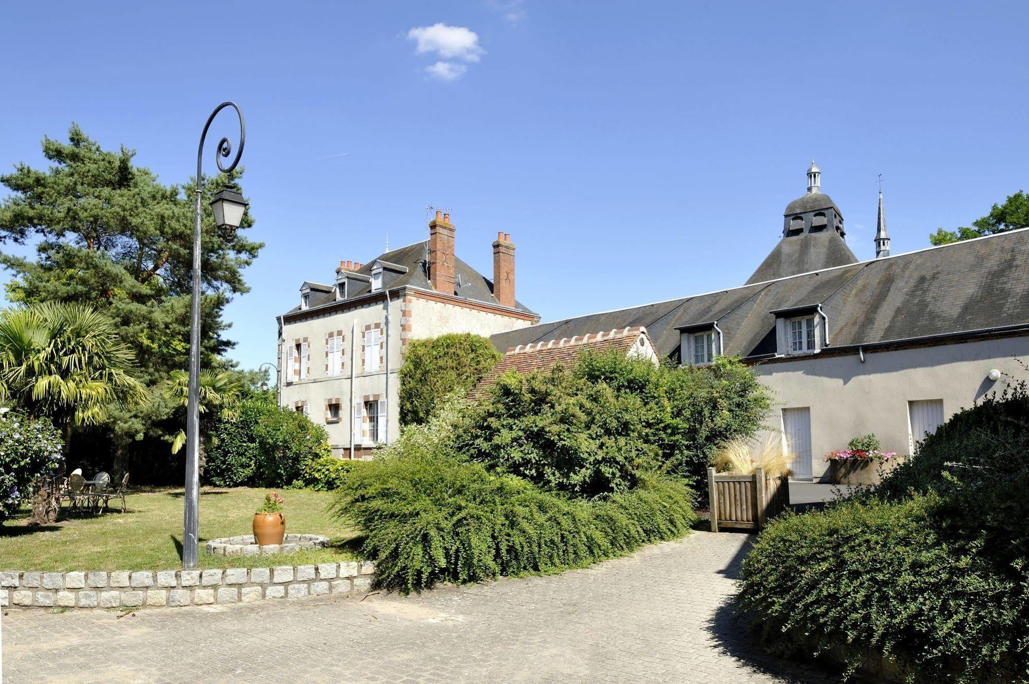 Logis Hotel Restaurant Du Labrador Saint-Benoit-sur-Loire Екстер'єр фото
